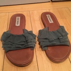 Ruffle flats